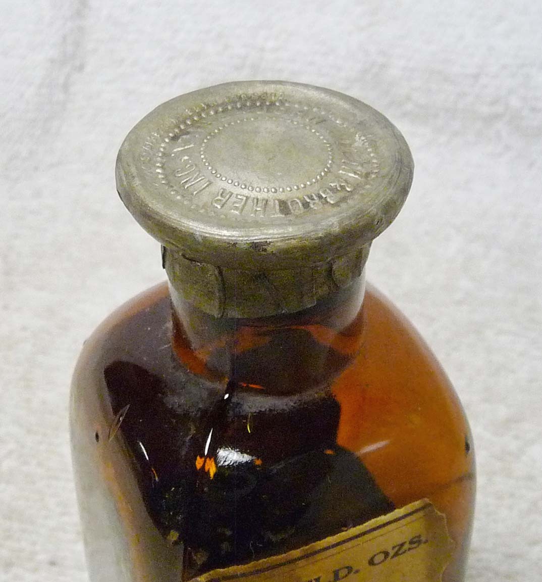 Antique Early 1900’s John Wyeth & Brother GUAIAC Resin Fluid Bottle w/ Lead Seal