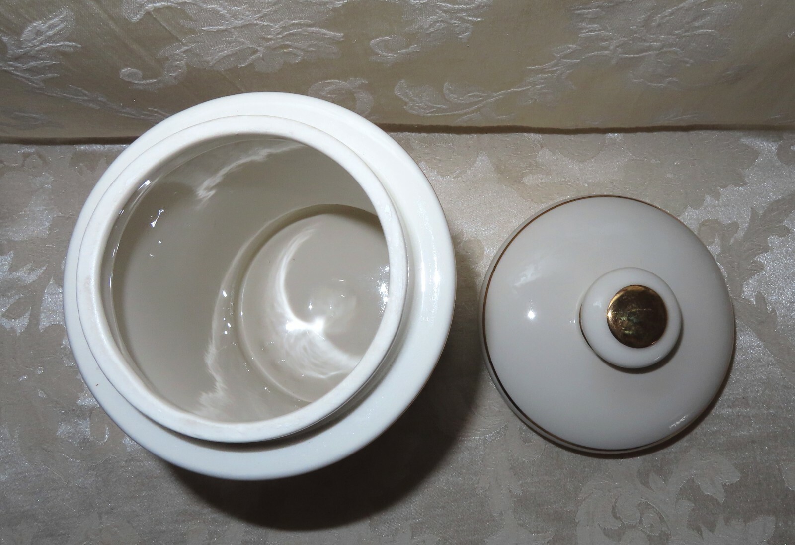 Apothecary Jar “Oleatum Veratrinae” Mid 1900’s Fine Porcelain 11.5 ” Height