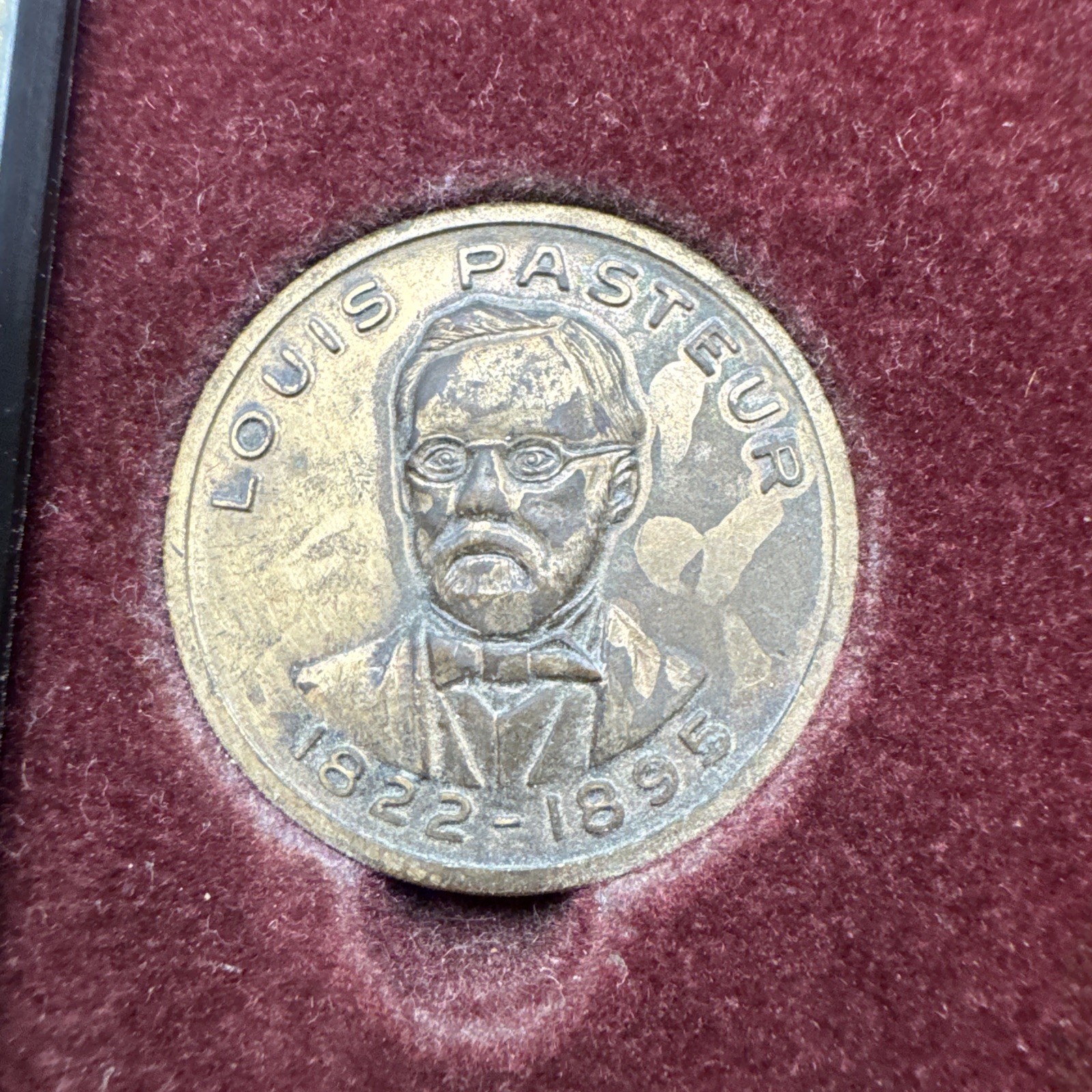 RARE Eli Lilly & Co Coins PIONEERS IN THE FIGHT AGAINST INFECTIOUS DISEASE FRAME