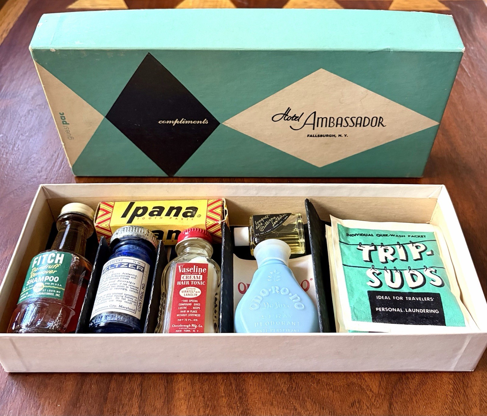 Rare VTG NY Catskills Hotel Hospitality Kit NOS 10 Mini Medicine Cabinet Items