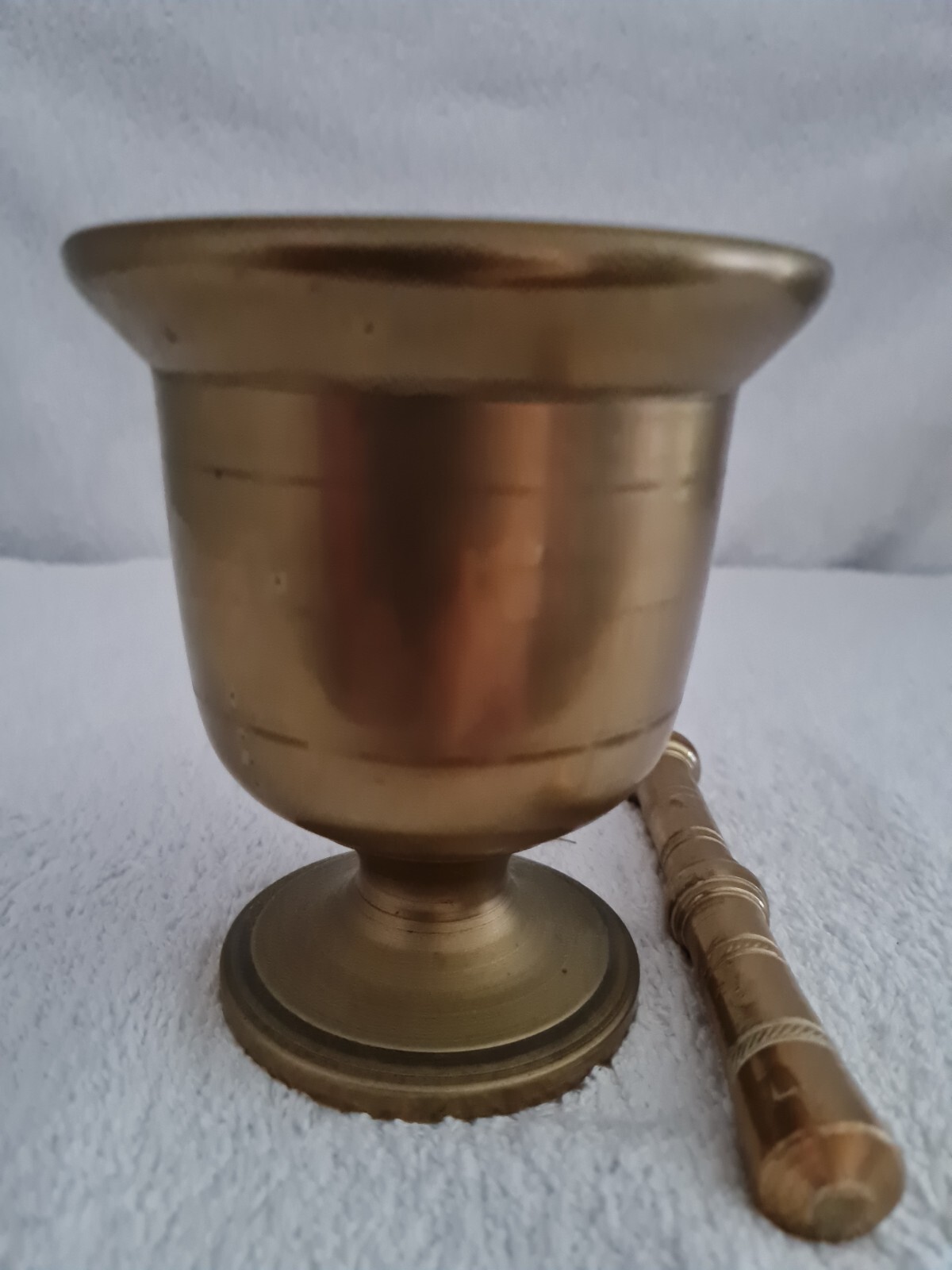 ANTIQUE HEAVY FOOTED 4″ BRASS APOTHECARY MORTAR & PESTLE /DRUGGIST TOOL
