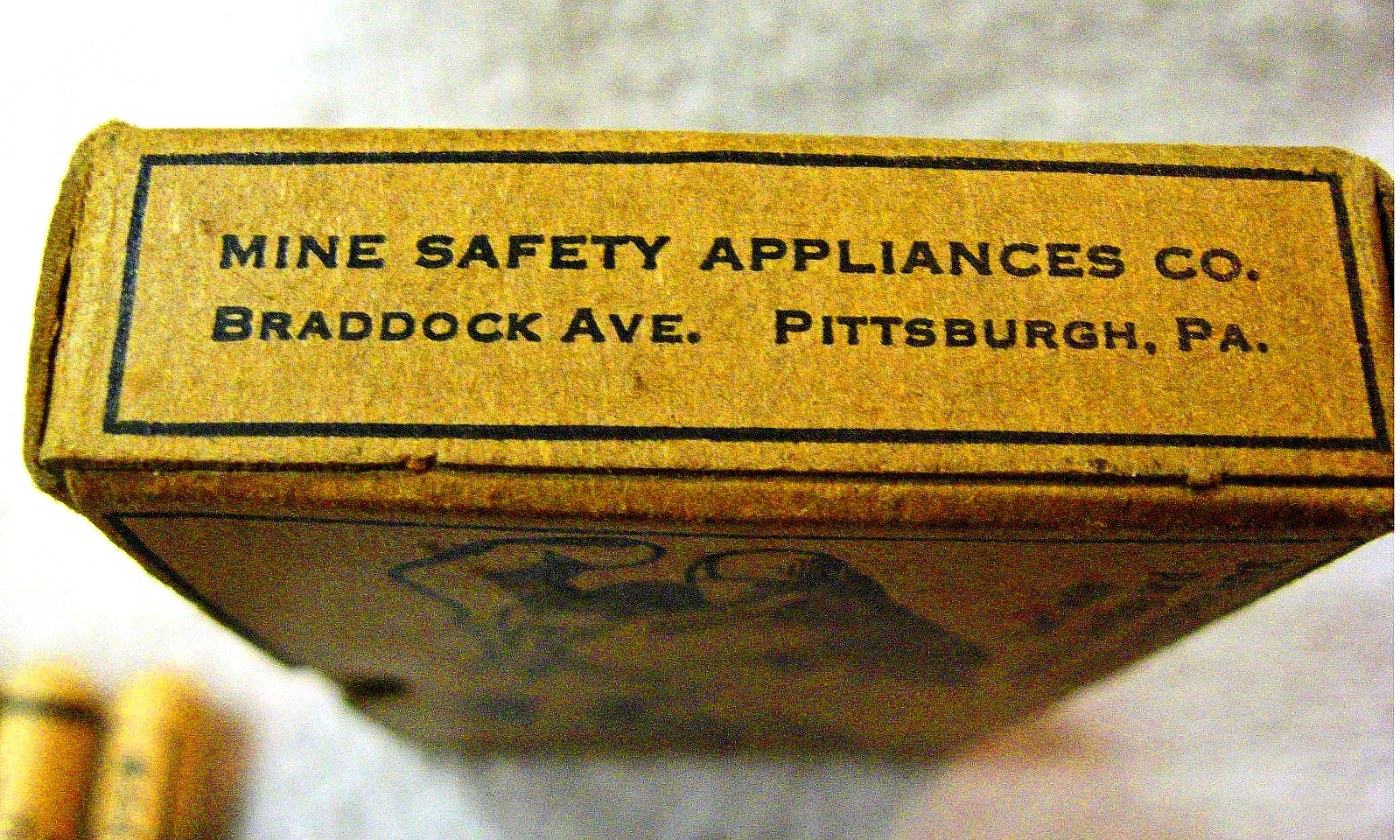 VINTAGE Tincture Merthiolate, Iodine & Inhalent Swabs Mini First Aid Mine Safety