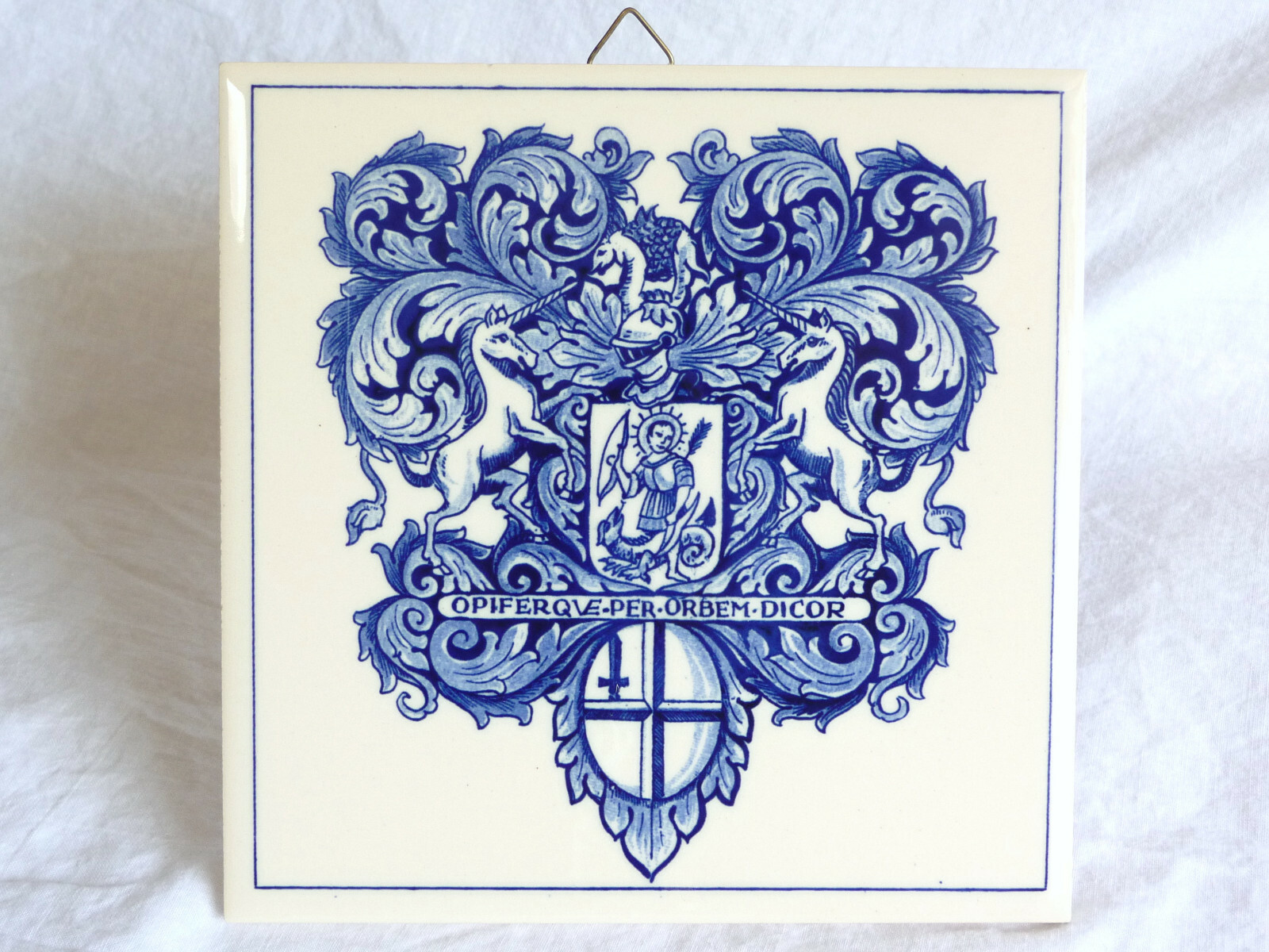 1980 BURROUGHS WELLCOME Pill Tile ENGLISH APOTHECARY’S CREST Delft Holland B-654