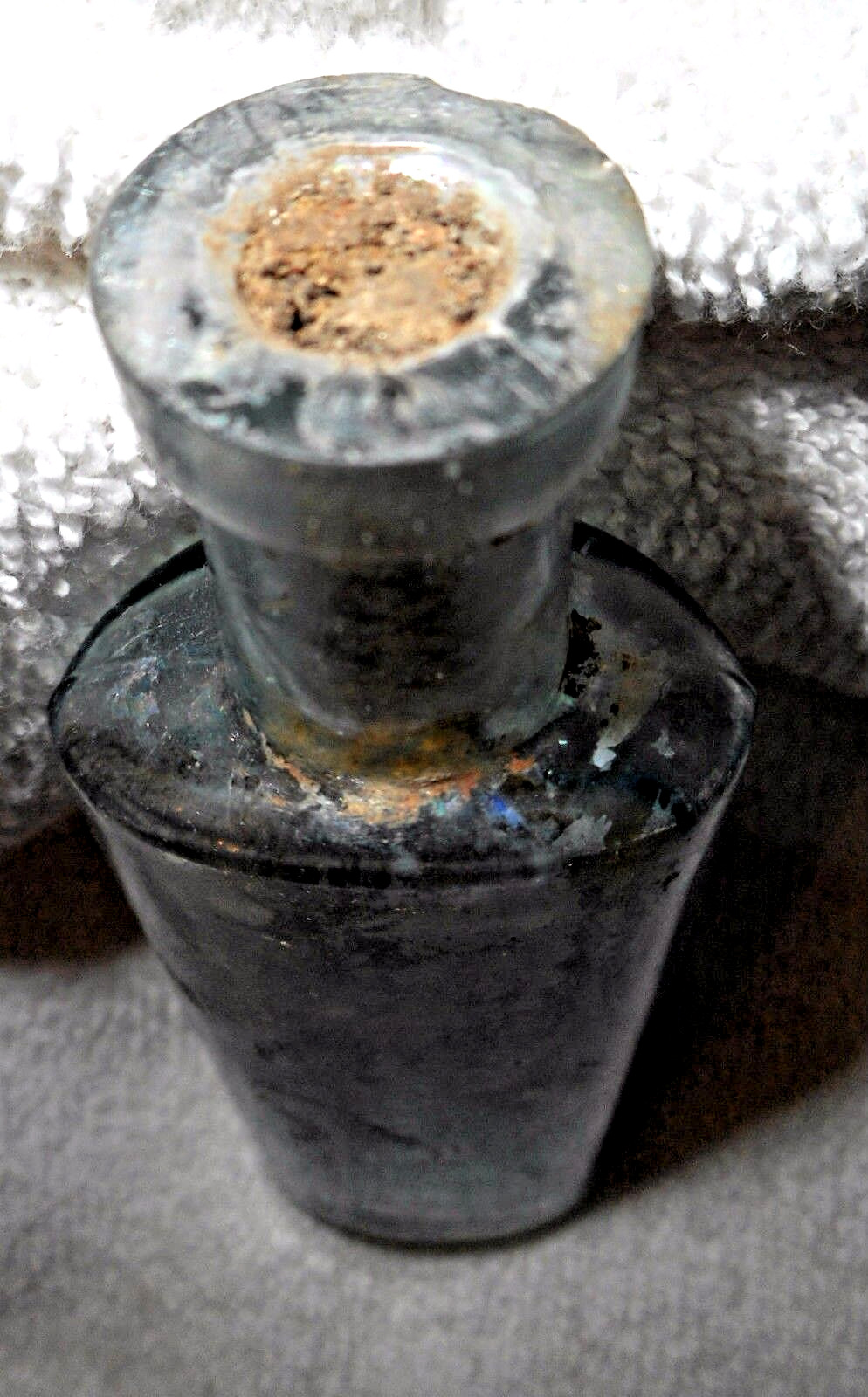 Medicine Pharmaceutical Bottle with Blue residue inside Vintage Dig Find 4 3/4″