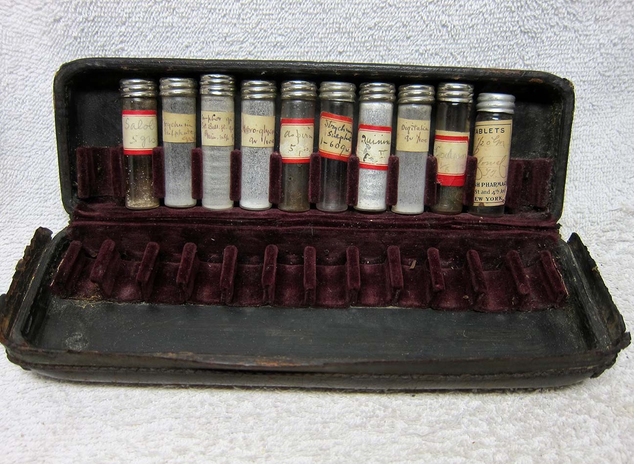 Antique 1900’s Doctor’s “House-Call” Medicine,Pharmacutical Vials Kit.Apothocary