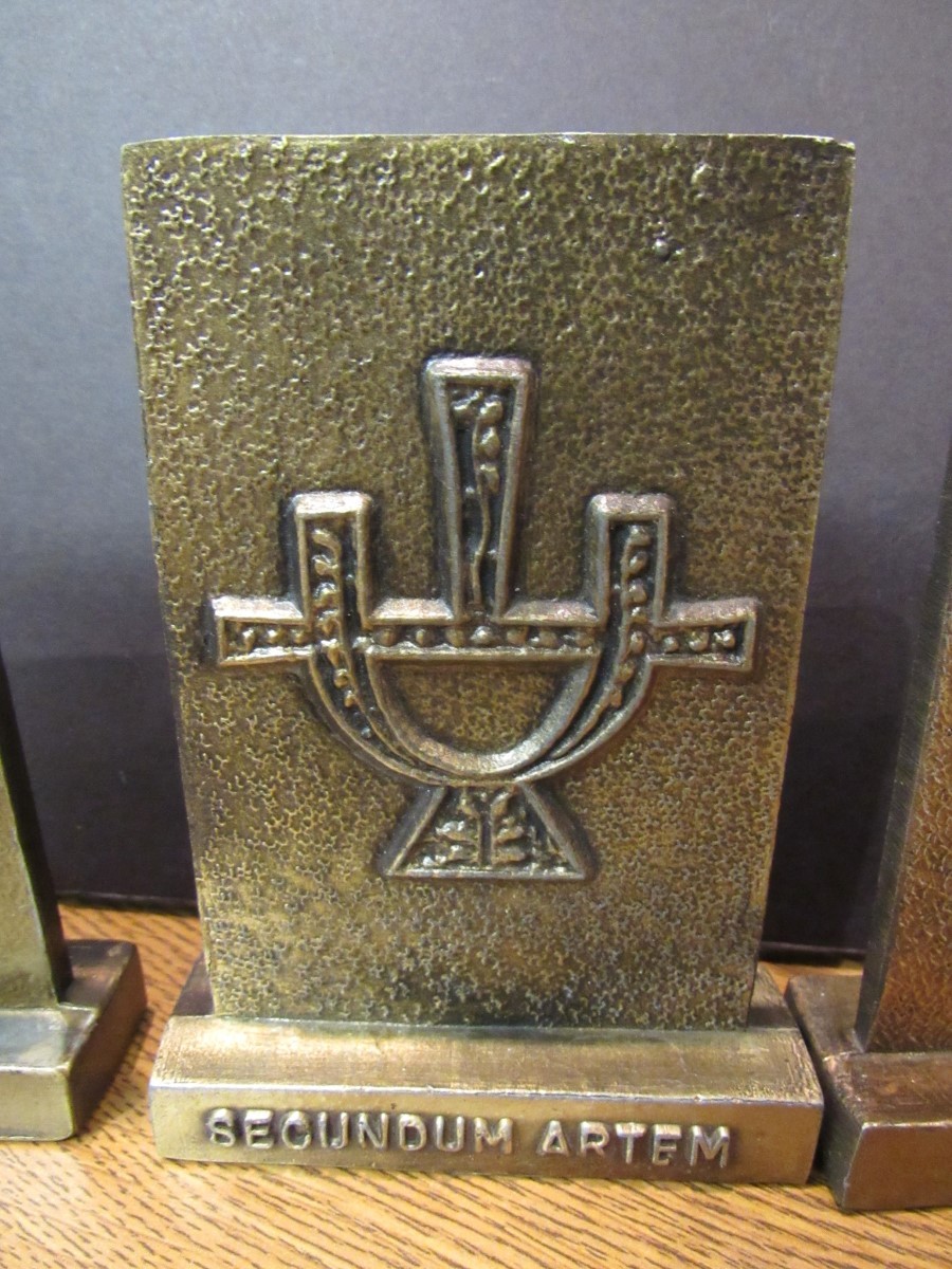 7 VINTAGE SCHERING BRASS APOTHECARY PHARMACY PLAQUES SECUNDUM ARTEM (EZS001172)