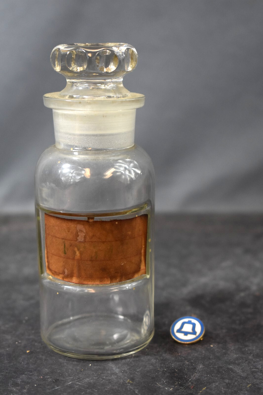 Antq Early 1900’s Glass Apothecary Bottle w/ Stopper. 5 1/2″ T