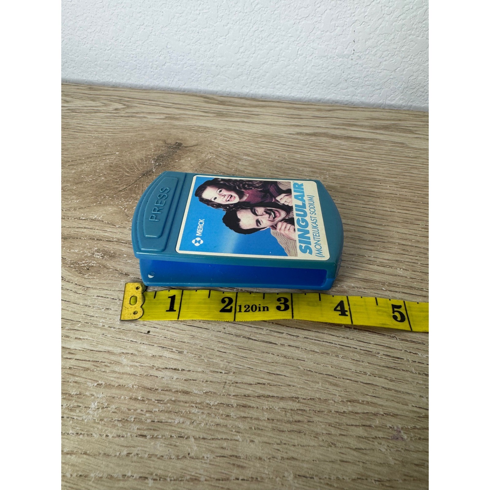 Vintage Merck Singulair Pharmaceutical Rep Promo Magnetic Memo Clip Blue Magnet