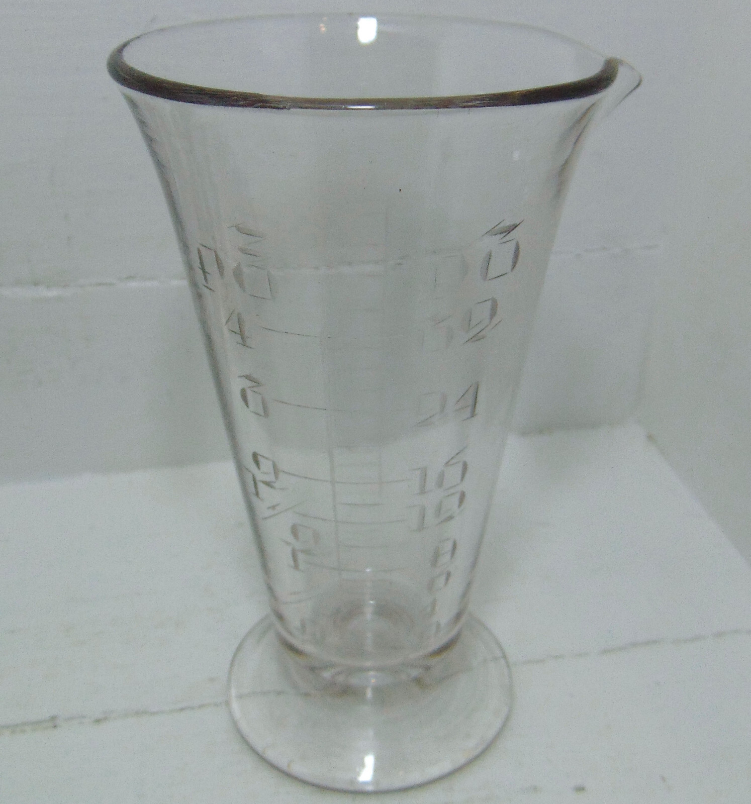 Hand Etched “Pedestal” Type Chemists / Laboratory Medicine Measure 1929