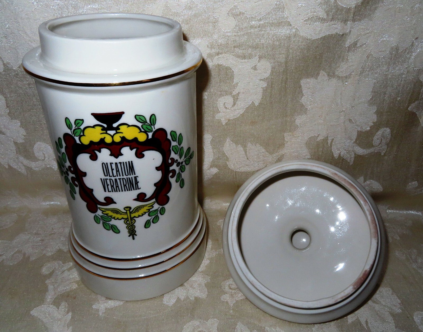 Apothecary Jar “Oleatum Veratrinae” Mid 1900’s Fine Porcelain 11.5 ” Height