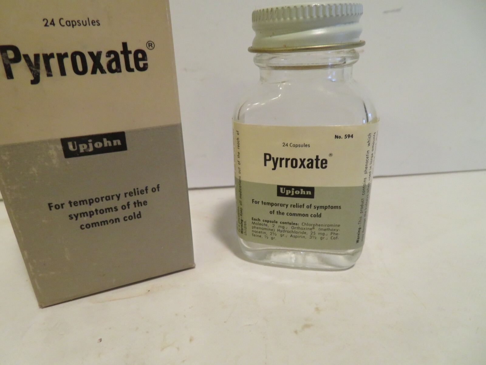 RARE vintage 1970s pharmaceutical bottle UPJOHN PYRROXATE druggist medical