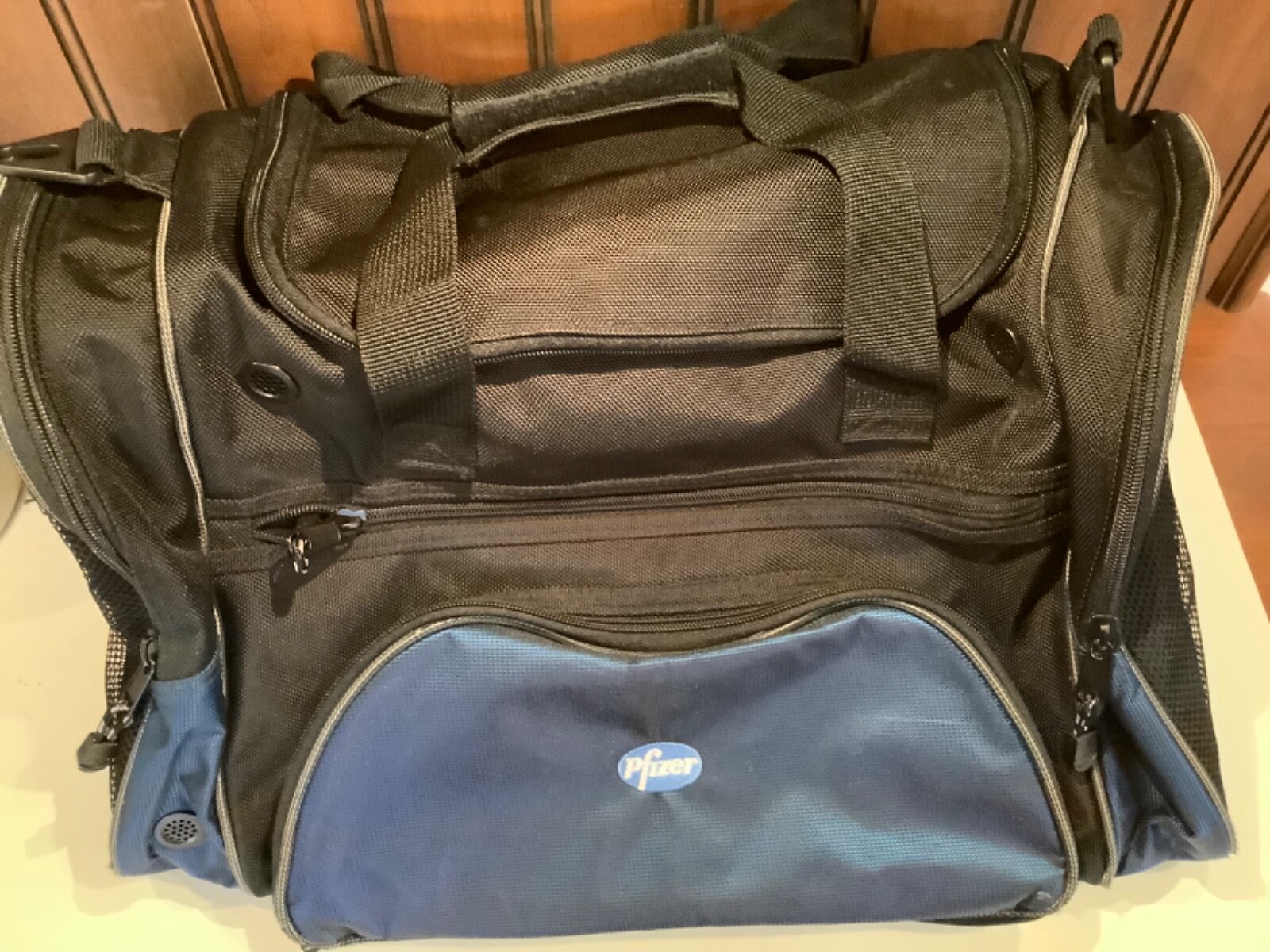Vintage Pfizer Employee Only Gym Duffel Bag 20x12x10”
