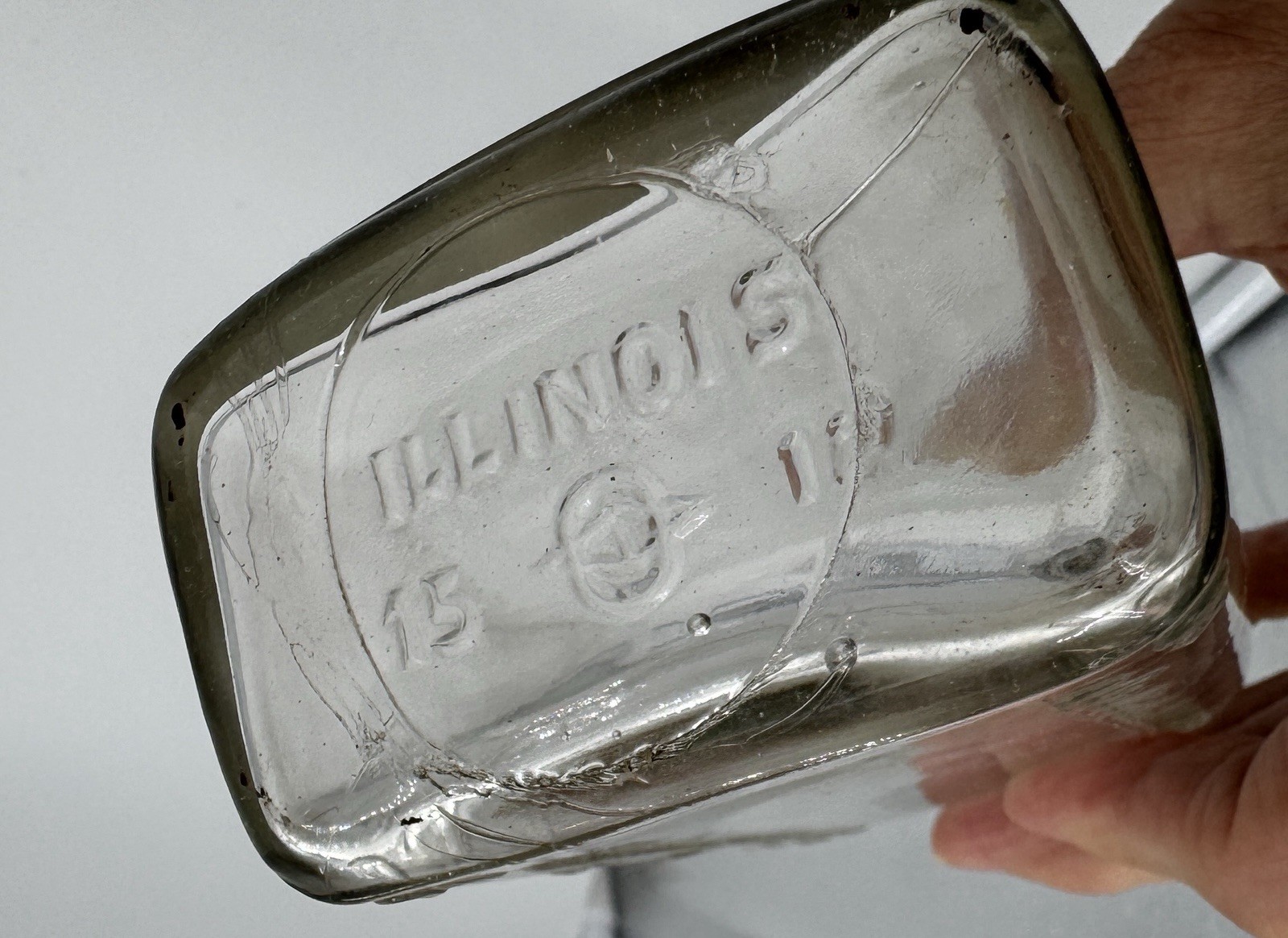 Vintage Illinois glass pharmacy 8 oz. medicine prescription Bottle with Lid