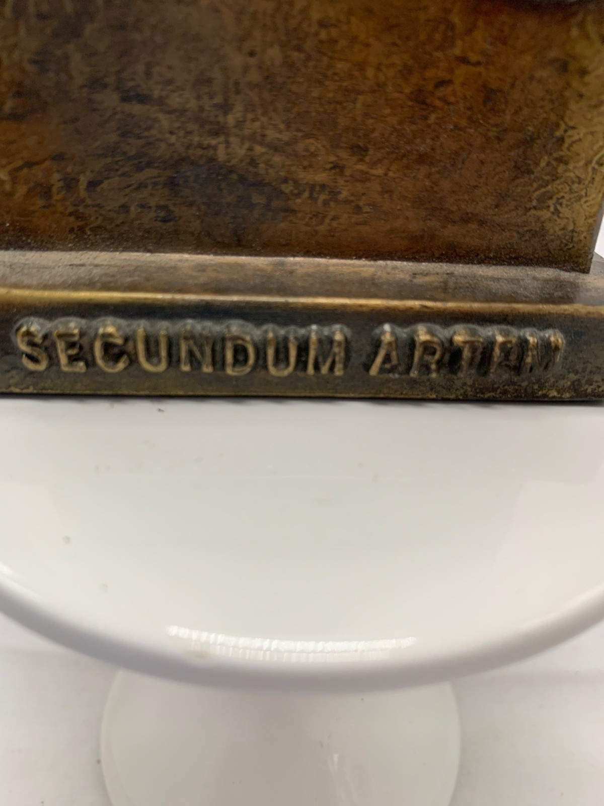Brass Secundum Artem 1976 Plaque Paperweight With Decorative “R” Design