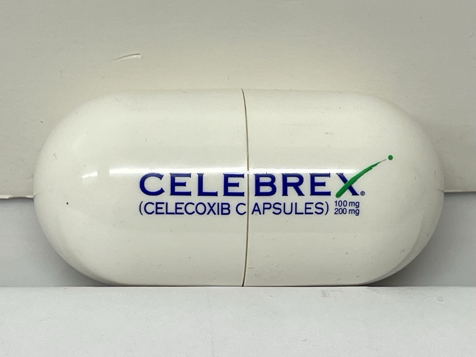 Pfizer Celebrex Drug Rep Pharmaceutical Promo Plastic Pill Shaped Box Case