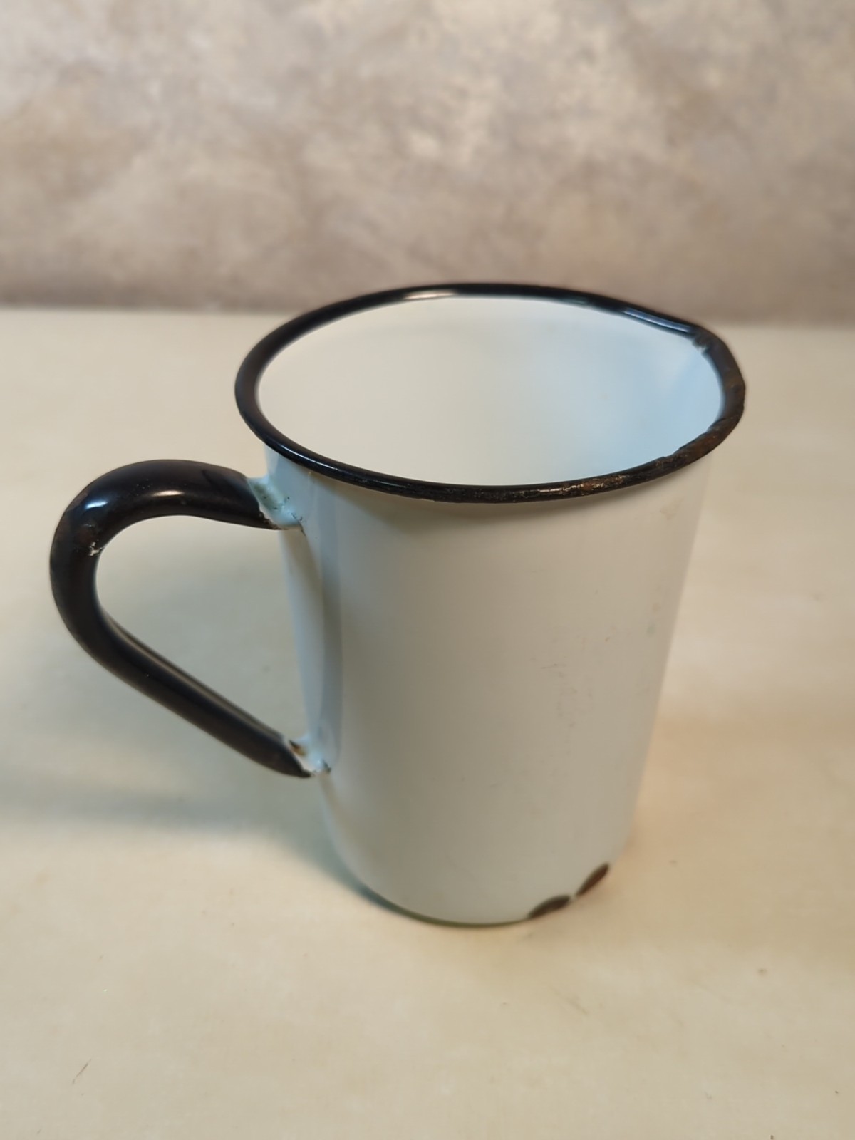 Vtg ENAMELWARE Measuring Cup Medical WHITE Pitcher 32 oz / 1000 cc Primitive
