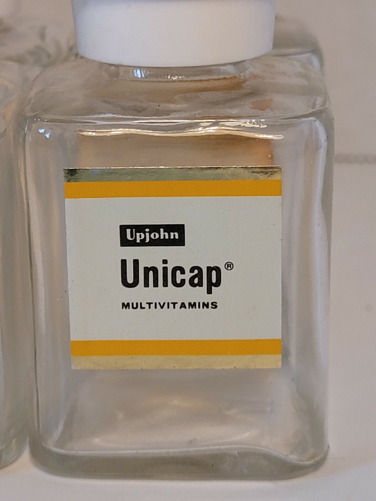 Lot Of 4 Vintage Upjohn Unicap Multivitamins Empty Bottles Collectible Jars Drug