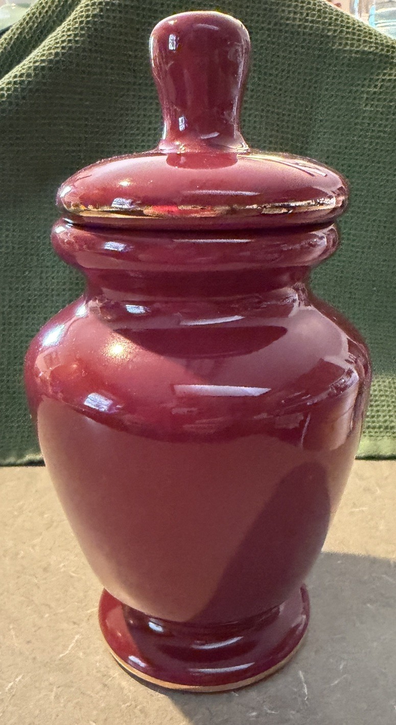 Eli Lilly Burgundy apothecary jar Lacucarium 16/548 vintage