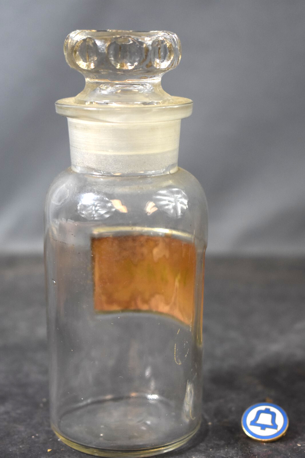 Antq Early 1900’s Glass Apothecary Bottle w/ Stopper. 5 1/2″ T