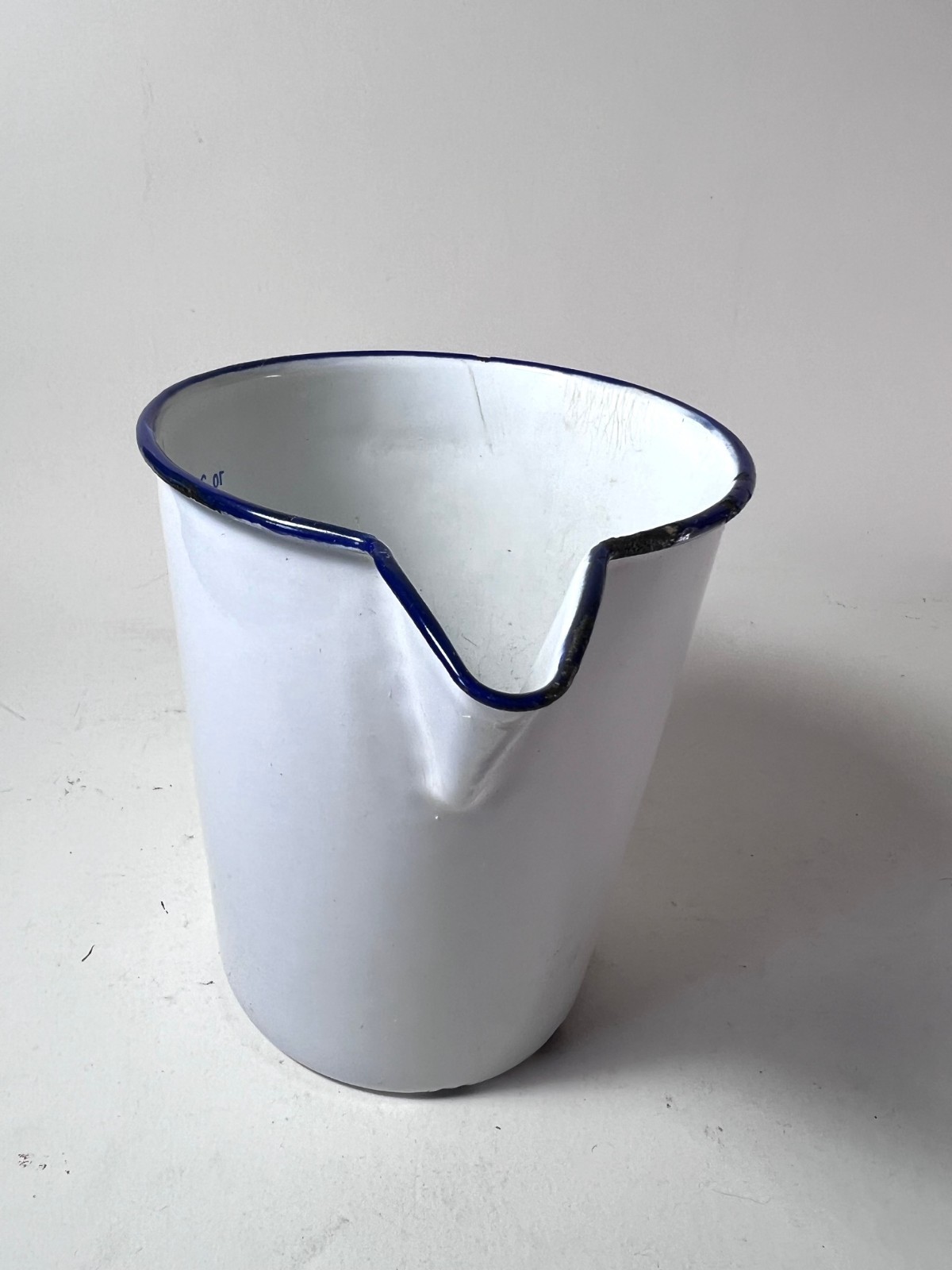 Vintage White Enamelware/Blue Medical Measuring Pitcher Cup – Gr. 1000 Oz 32