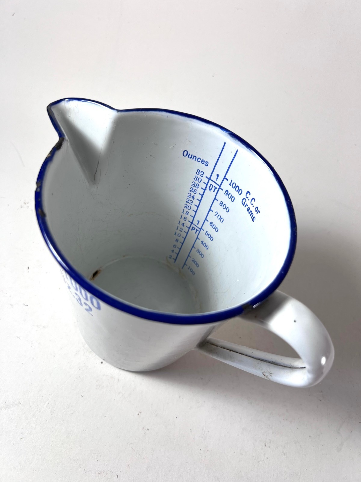 Vintage White Enamelware/Blue Medical Measuring Pitcher Cup – Gr. 1000 Oz 32