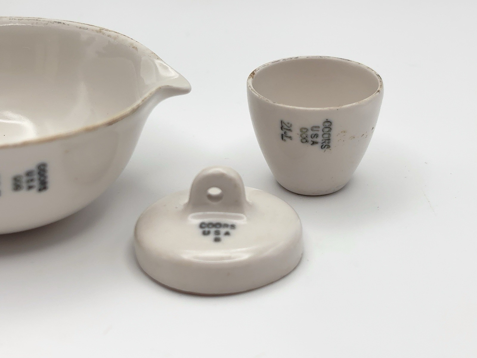 Vintage 3pc COORS USA Porcelain Apothecary Lab Pharmacy mini Cups Lid