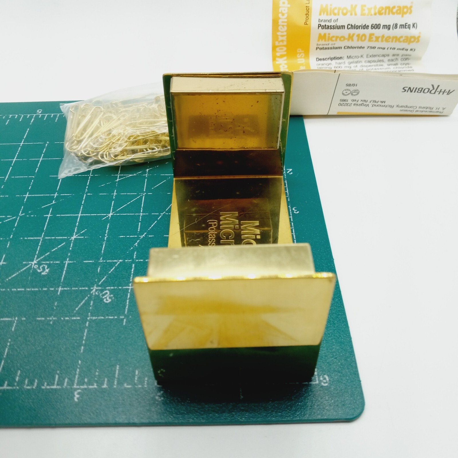 NOS Vtg Micro K Pharmaceutical Rep A. H. Robins Co Magnetic Paper clip Holder