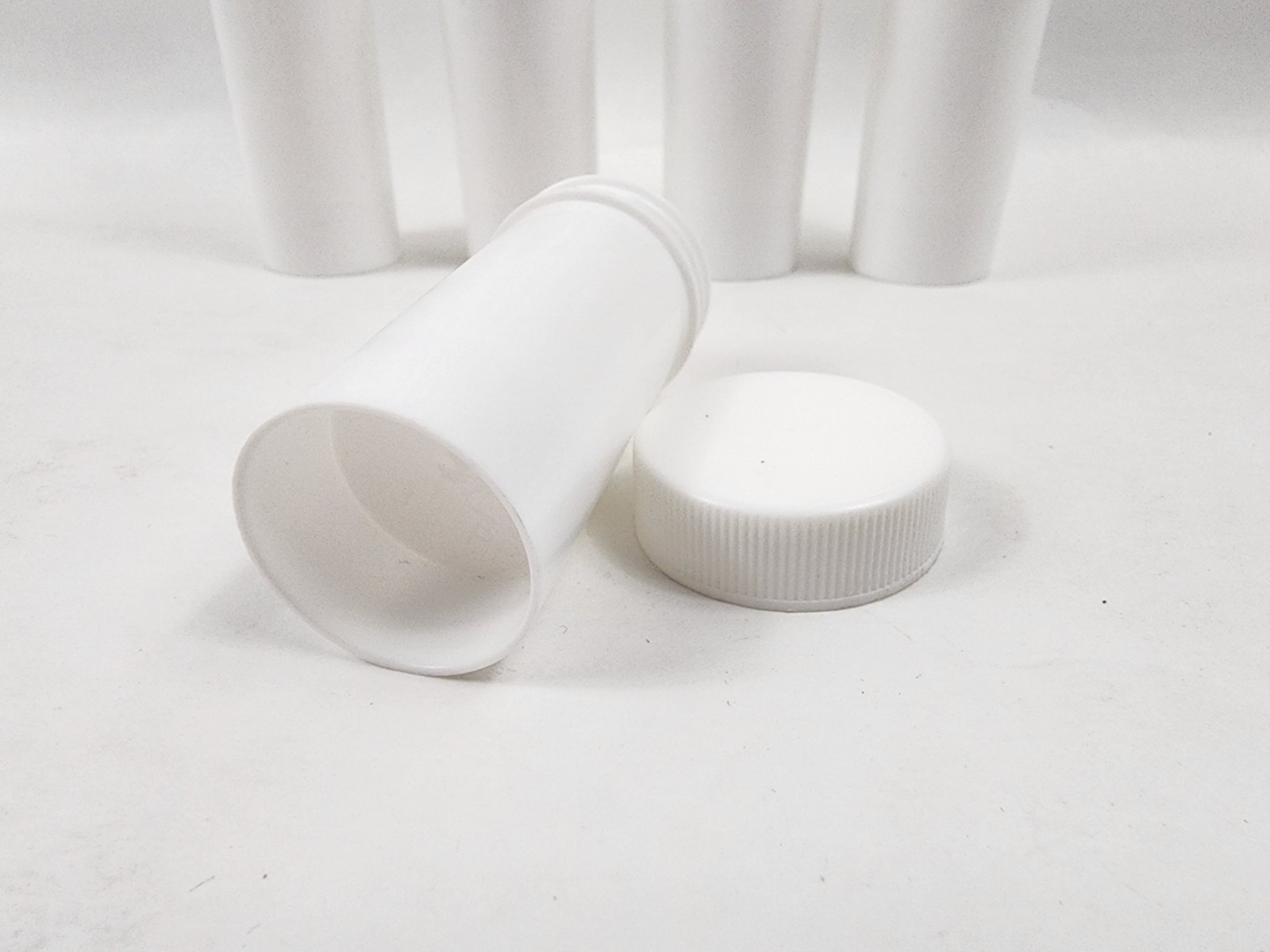 1 Oz White Plastic Ointment Container Jars With White Screw On Caps Lot Of 8