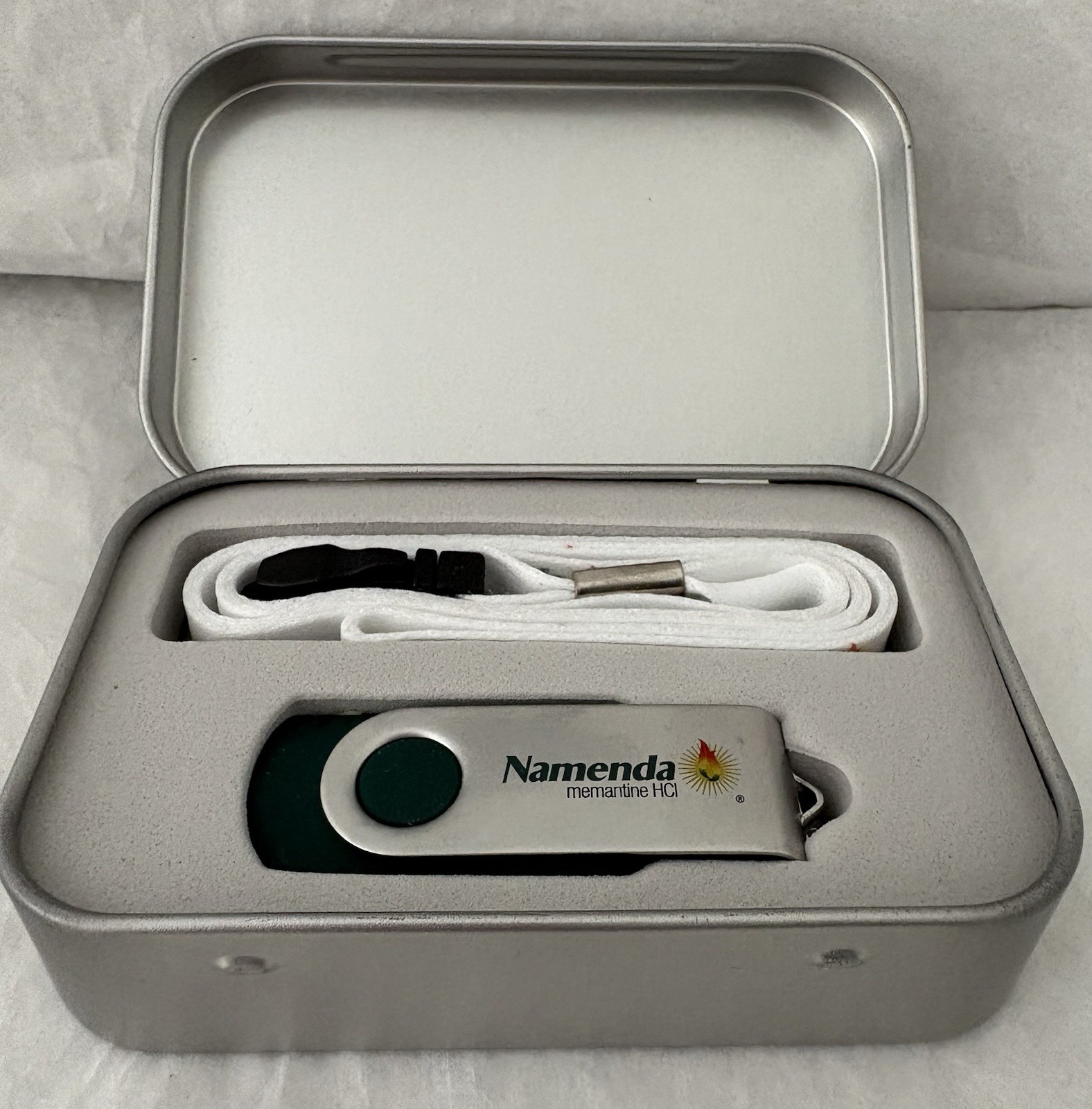 VTG NAMENDA USB FLASH DRIVE + LANYARD SET in METAL TIN PHARMA REP LOGO NEW