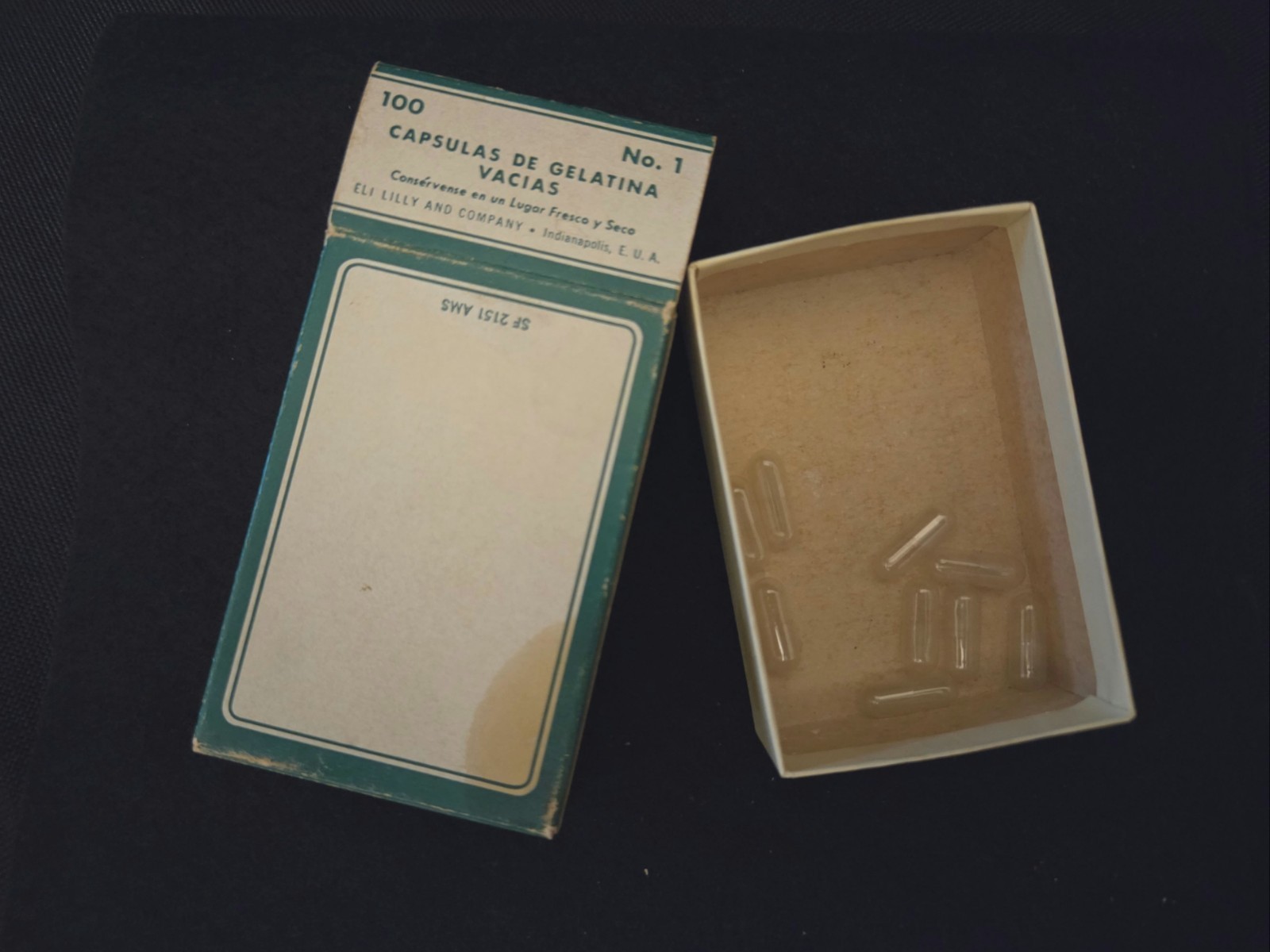 Vintage Eli Lilly Empty Gelatin Capsules No 1 Box Bilingual Pharmacy Apothecary