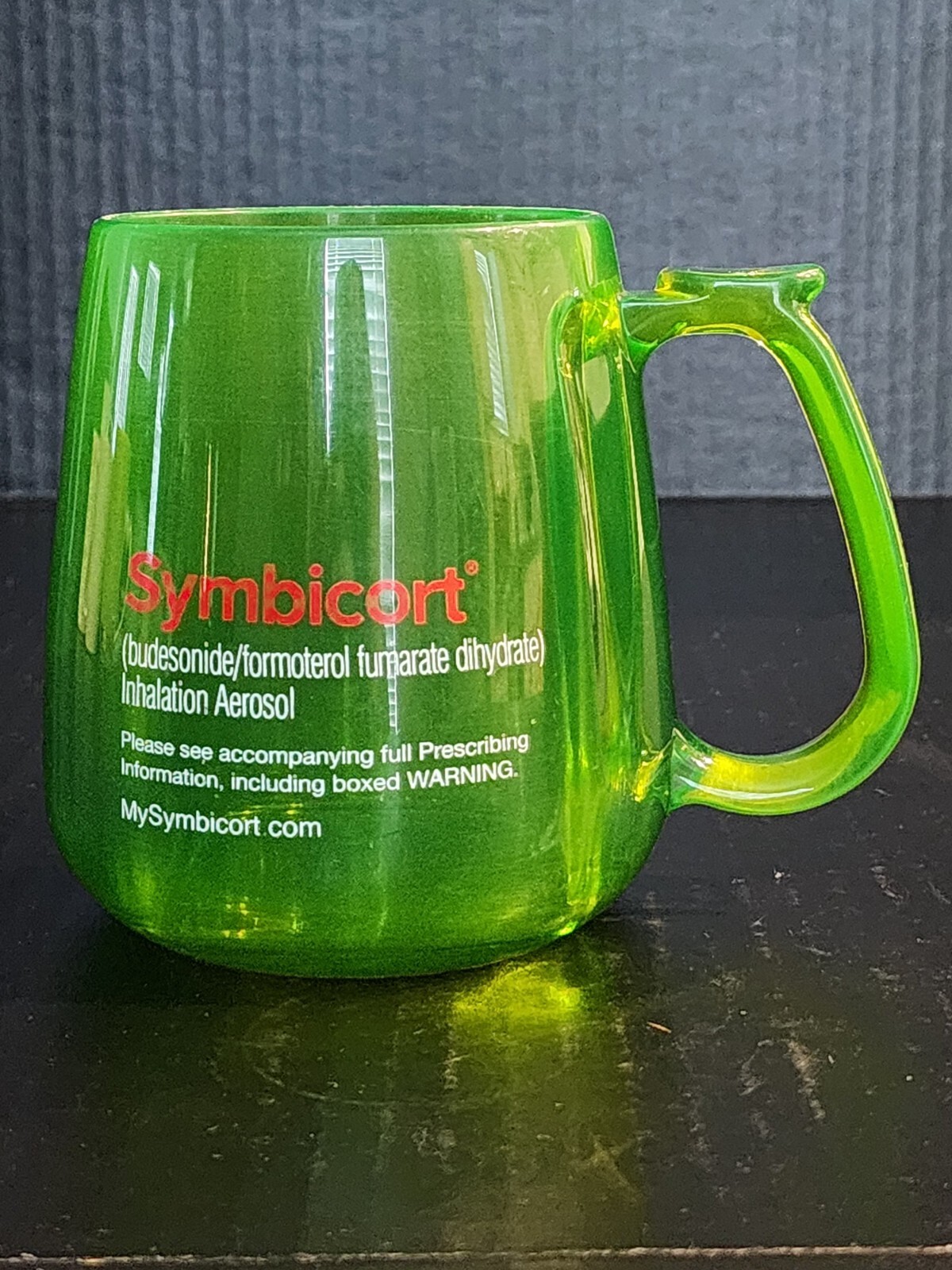 Pharmaceutical Drug Symbicort Green Plastic Beer Mug Cup Advertising Thumb Rest