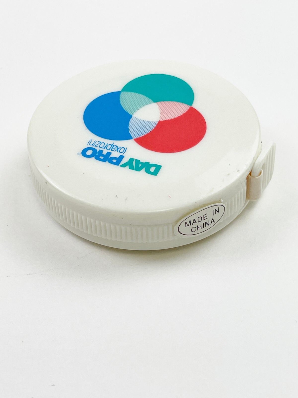 VINTAGE DAYPRO RETRACTABLE ROUND POCKET RULER – NEW OLD STOCK