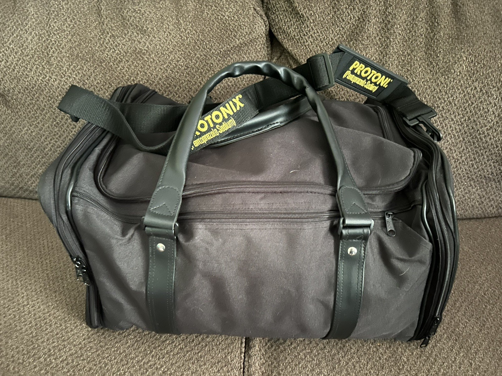 Protonix Pharmacy Drug Rep Large Duffel Travel Bag Luggage – Damaged Strap