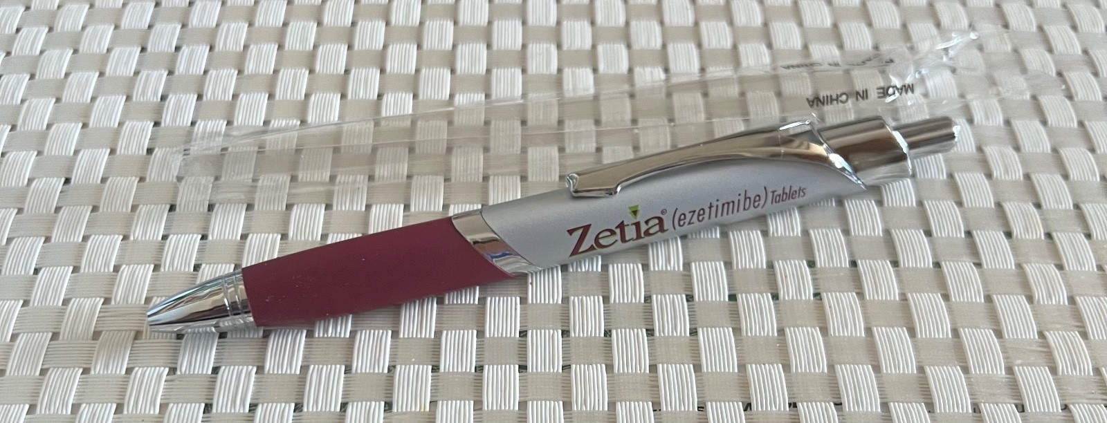 Drug Rep Pharmaceutical Memorabilia Metal ZETIA Pen w/Plastic Cover, NIP