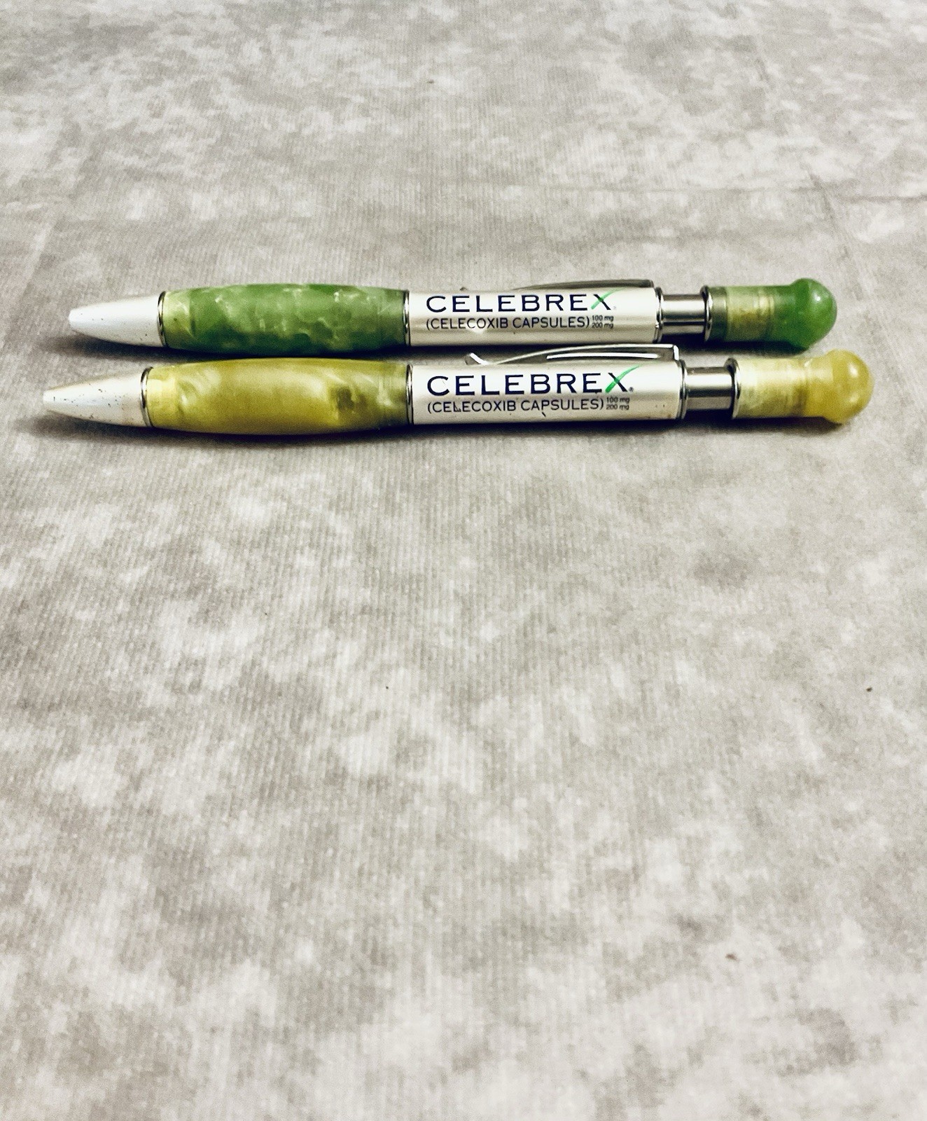 CELEBREX PHARMACEUTICAL REP PEN MARBLED BARREL YELLOW GREEN CHROME CLIP LOT OF 2