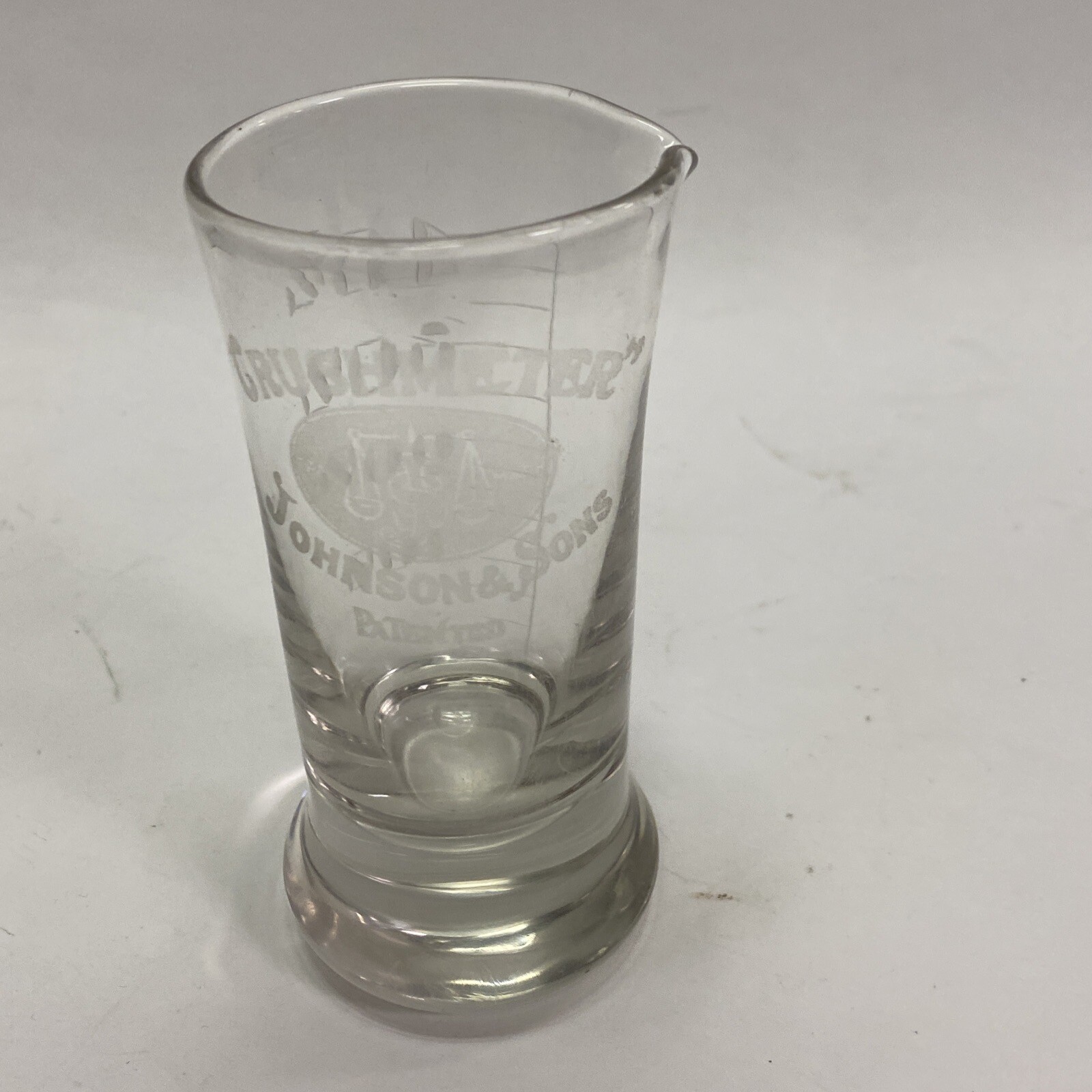 VTG PHARMACY APOTHECARY GLASS BEAKER 4 OZ JOHNSON AND SONS CRUSHMETER MEASURE