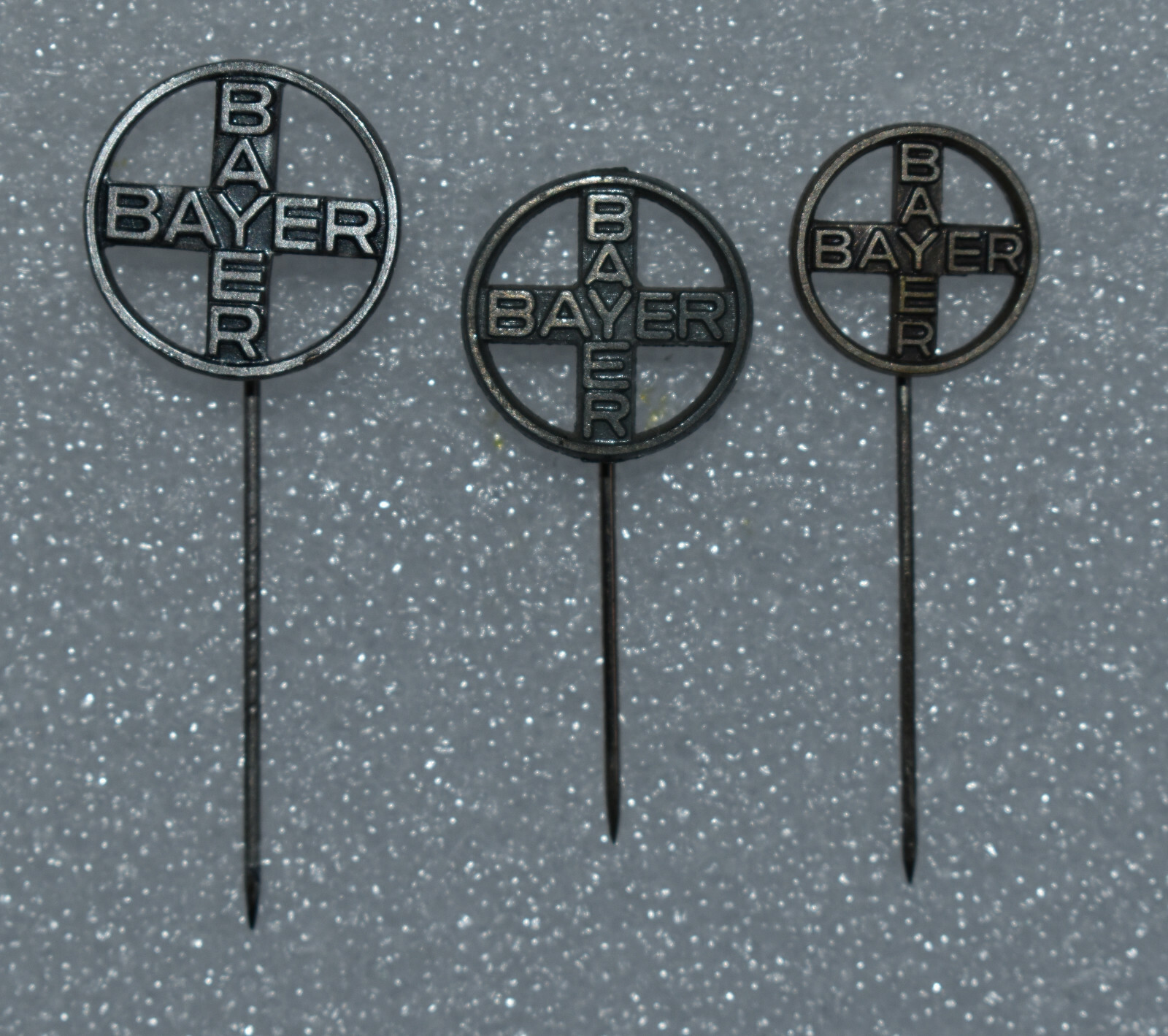 BAYER Pharmaceutical chemical company medicaments drugs vtg stick pin badge lot