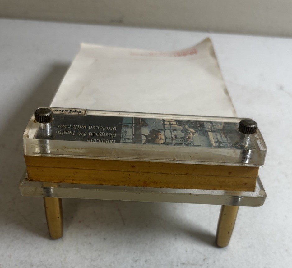 Vintage Doctors Medical Note Pad & Holder Drug Advertisement Upjohn Refillable
