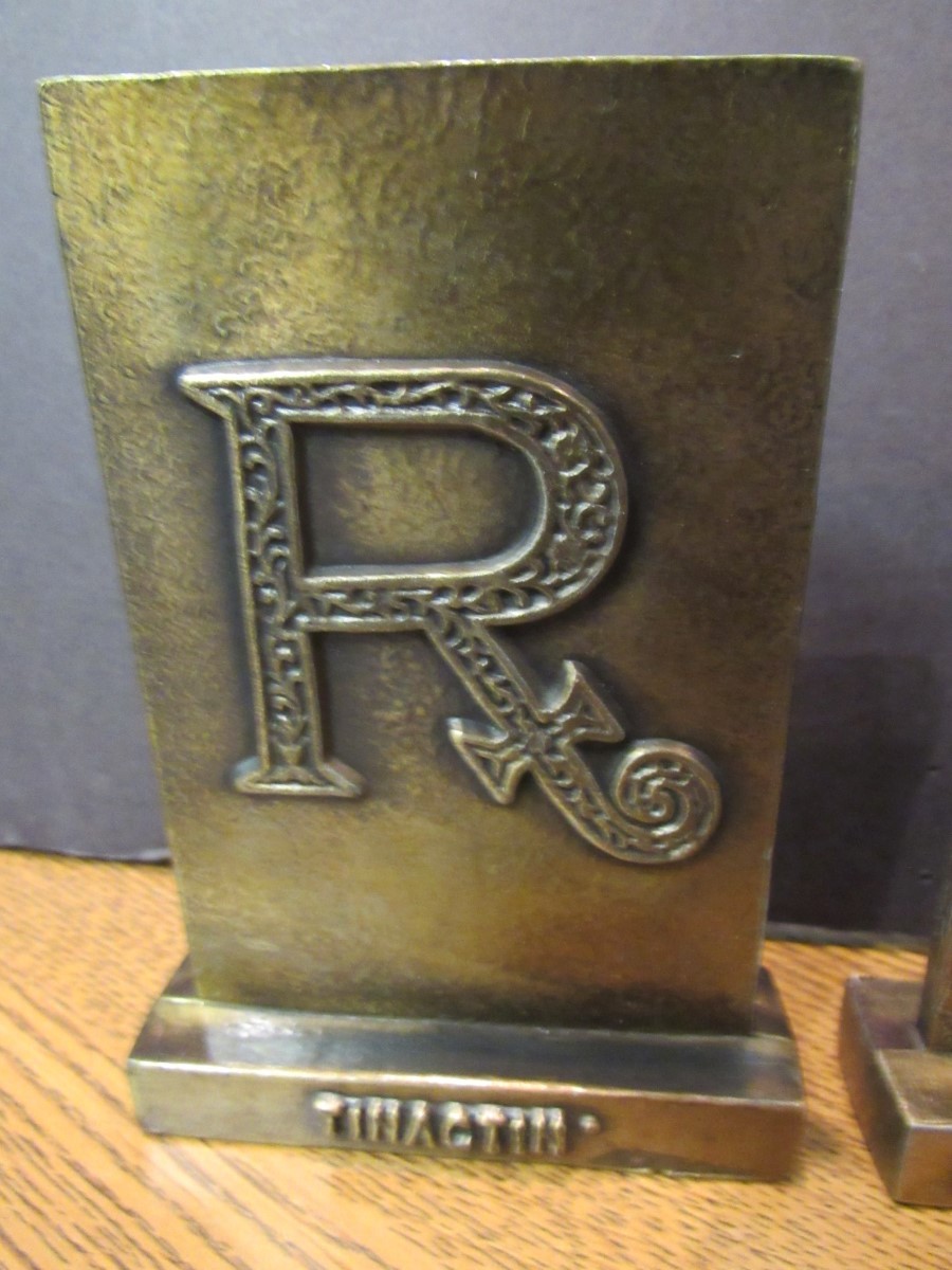7 VINTAGE SCHERING BRASS APOTHECARY PHARMACY PLAQUES SECUNDUM ARTEM (EZS001172)