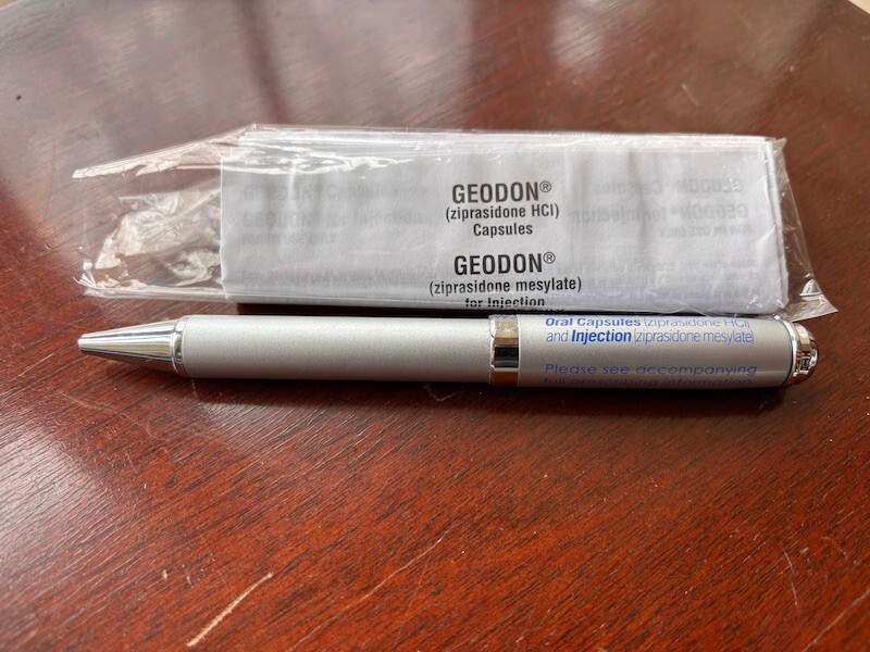 RARE LOT 25 VINTAGE “GEODON” PFIZER SILVER METAL DRUG PROMOTIONAL PENS W/INSERT