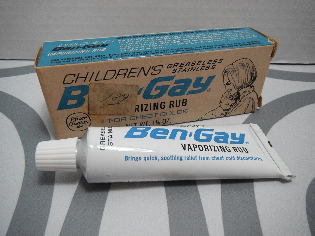 Vintage 1966 Children’s BEN-GAY VAPORIZING RUB in box Pfizer metal tube NOS 60s