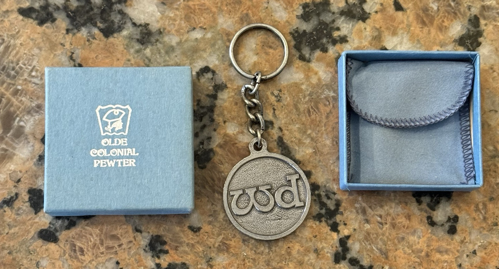 Olde Colonial Pewter Mortal And Pestal Keychain NOS