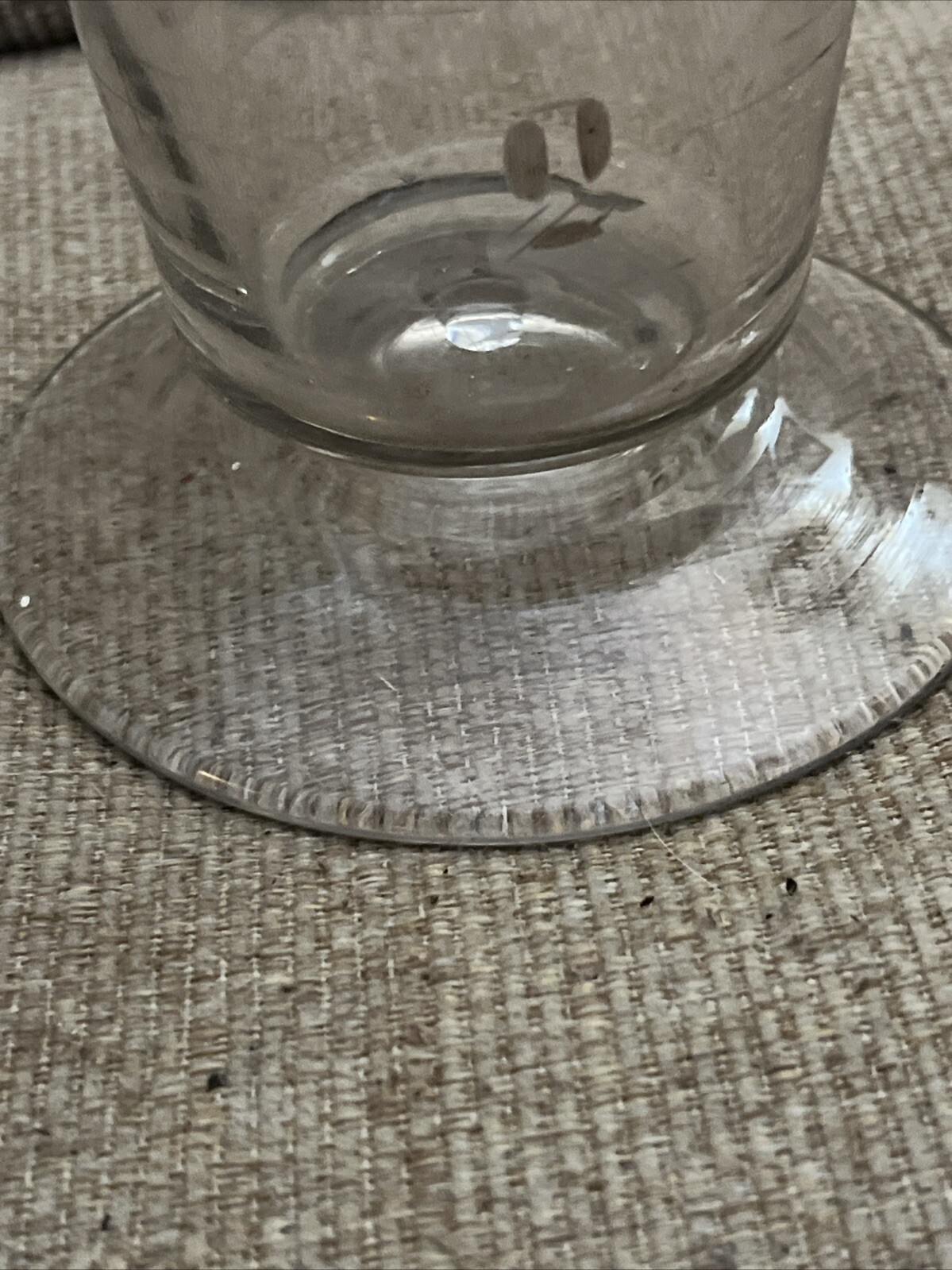 Vintage Footed 16 OZ Hand Etched Glass Apothecary Measuring Beaker With Spout