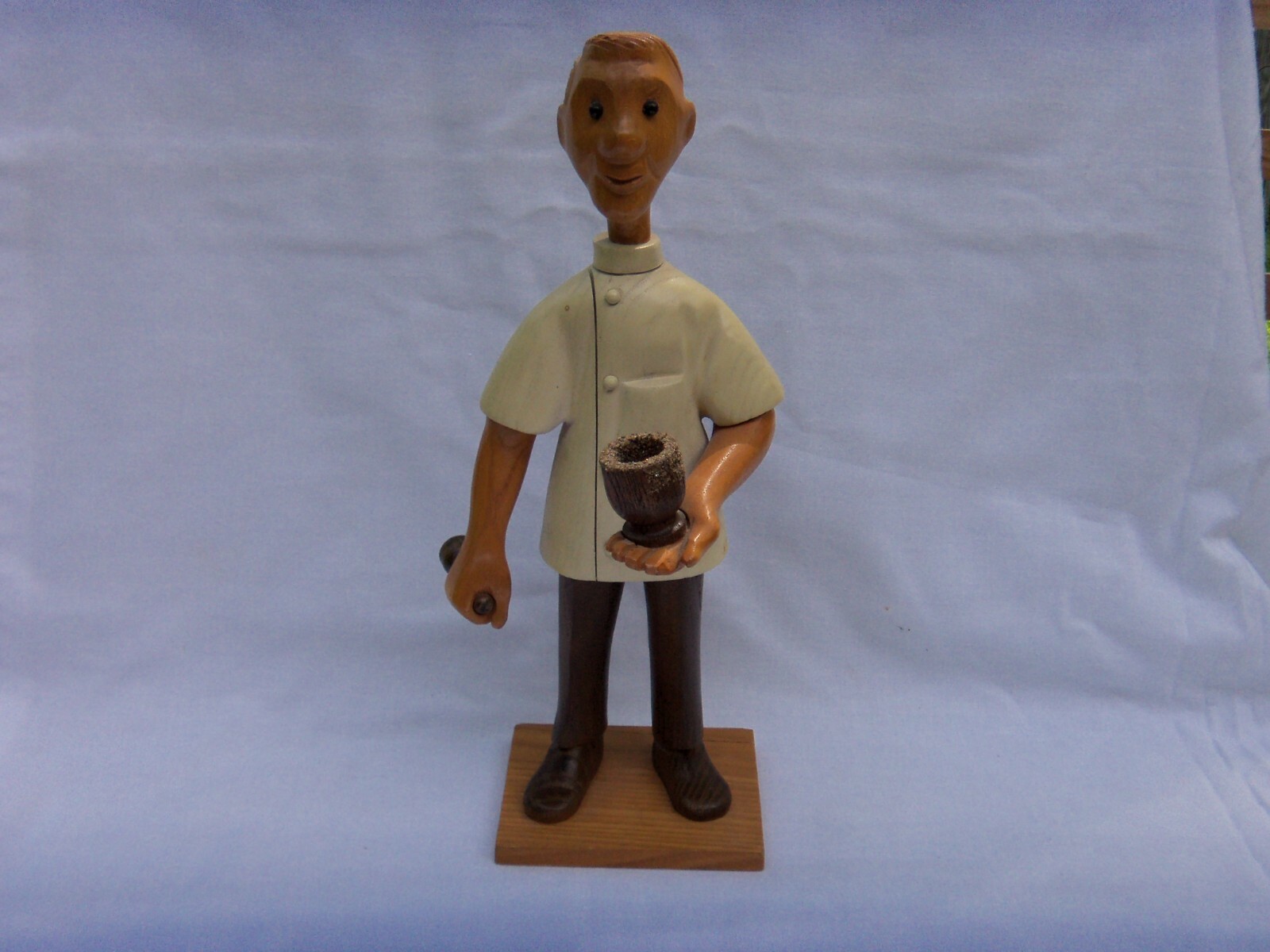 VINTAGE WOOD STATUE – PHARMACIST HOLDING MORTER & PESTLE 12″ TALL NICE