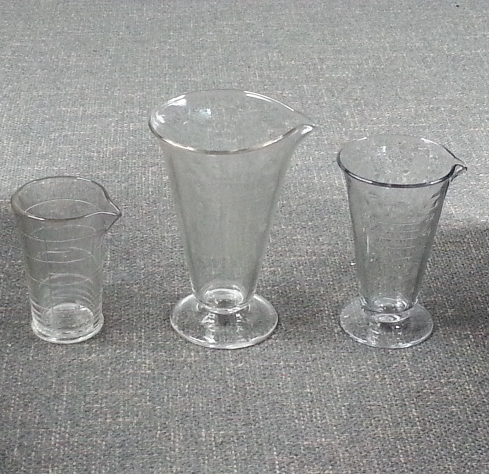 3 Piece Apothecary Clear Medical Measuring Beakers Kodak
