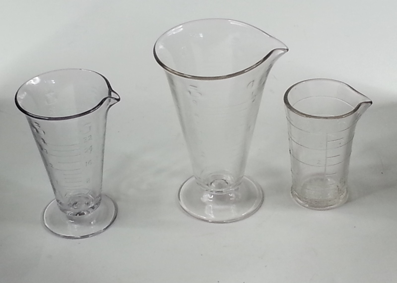 3 Piece Apothecary Clear Medical Measuring Beakers Kodak