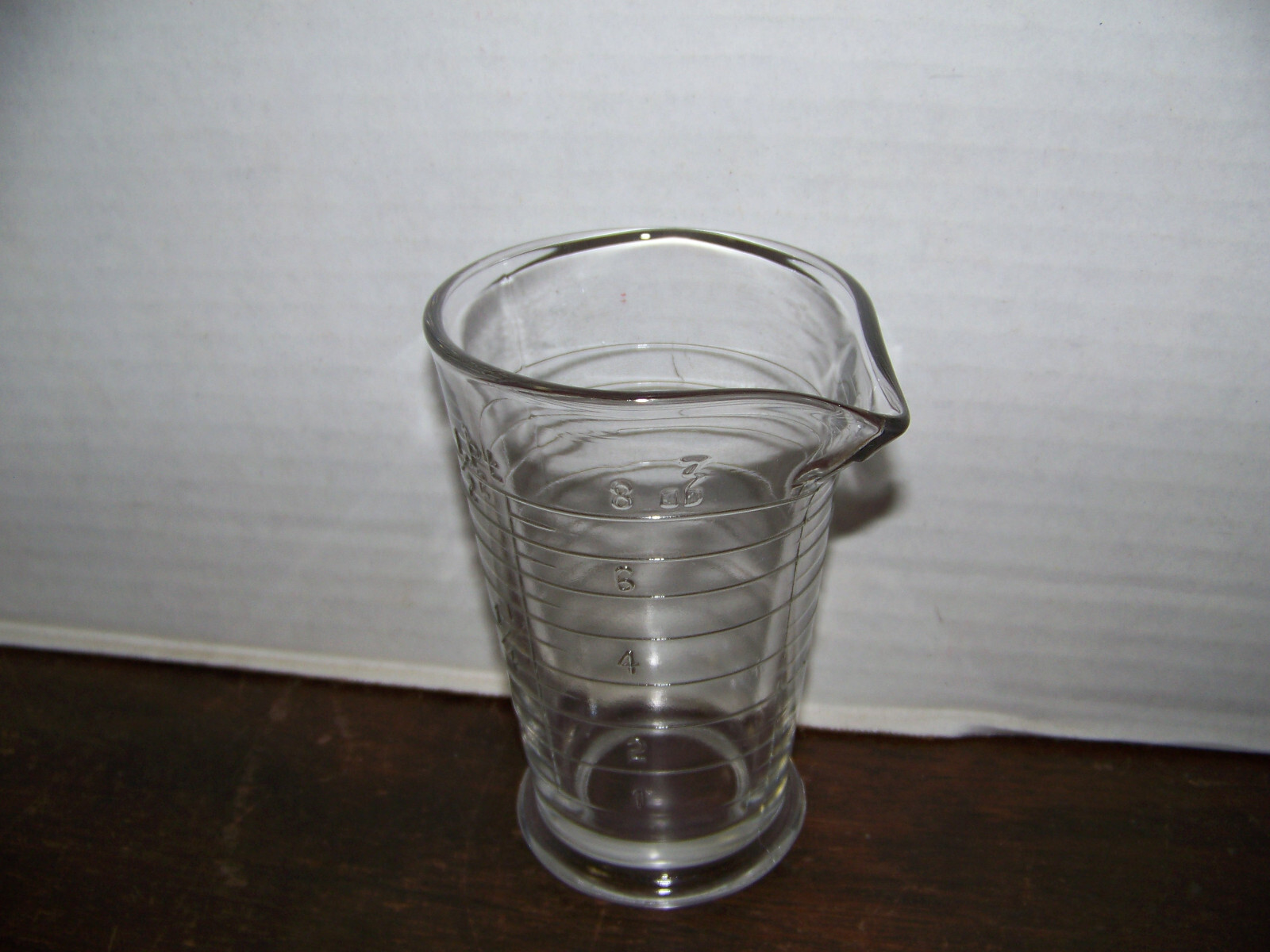 Apothecary Pharmacy Footed Measuring Beaker pharmacy Glass pour spout 8oz 5″