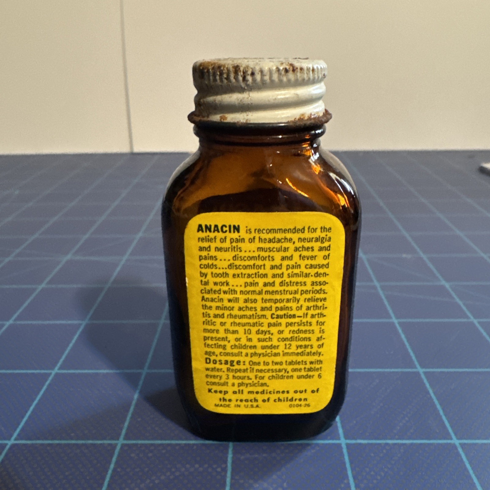 VINTAGE 1950s ANACIN WHITEHALL ASPIRIN BOTTLE – GOOD CONDITION NICE LABELS.