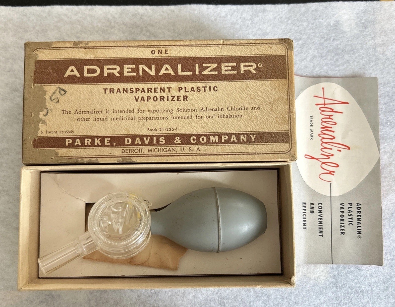 Vintage ADRENALIZER plastic vaporizer Park Davis and Company original Box /Paper