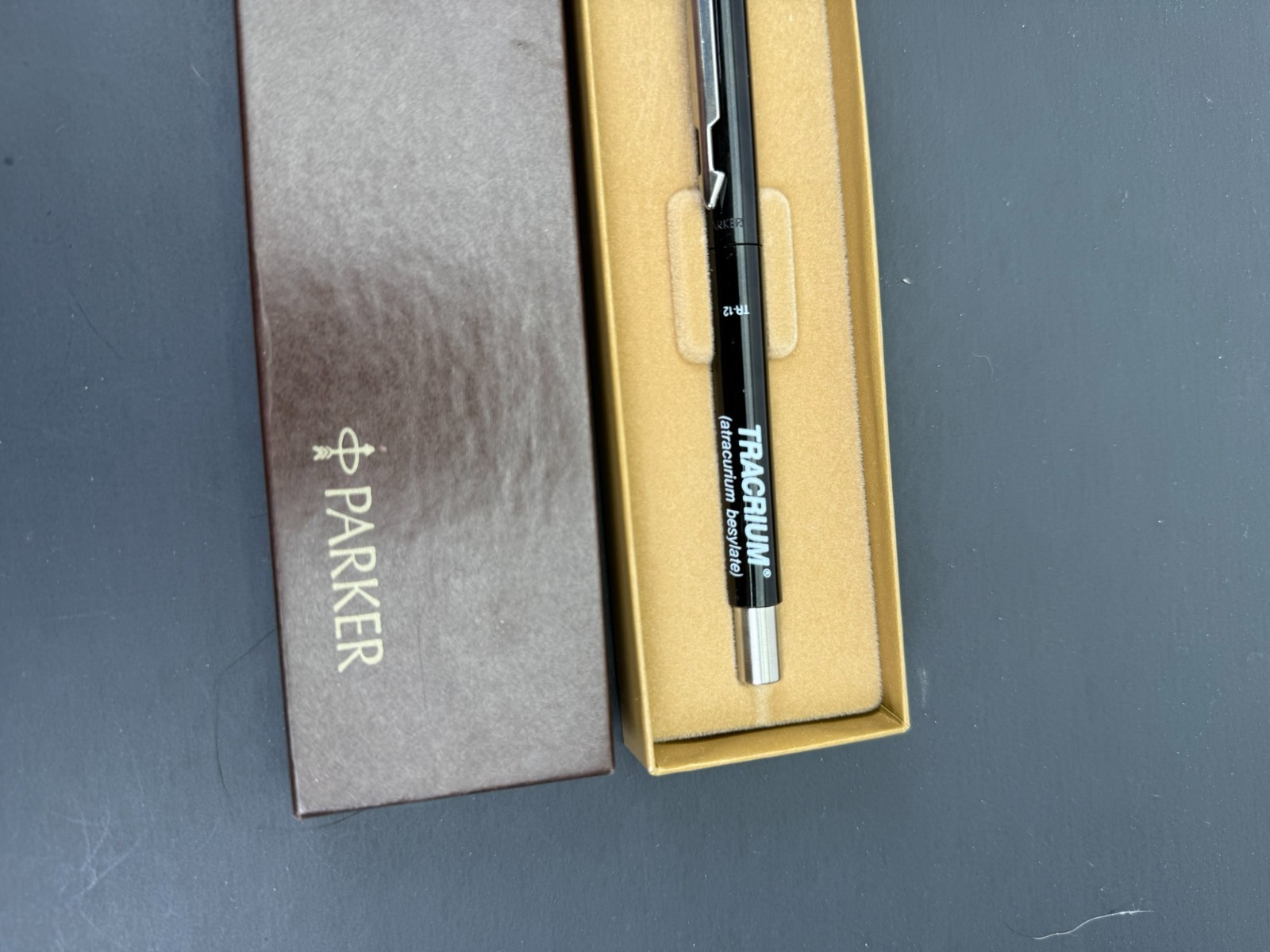 Tracrium Drug Rep Pharmaceutical Advertising Pen Parker w/ Case TR-12